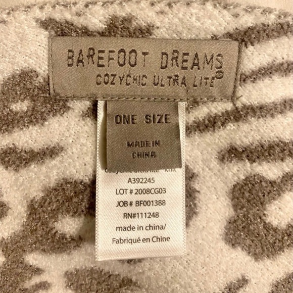 Barefoot Dreams CozyChic Ultra Lite Breeze Poncho, gray, leopard/cheetah/zebra - Picture 4 of 4
